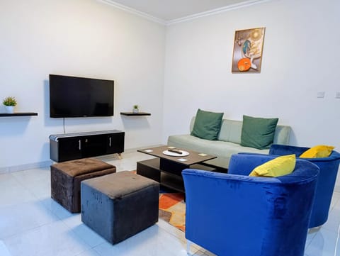 TV and multimedia, Living room, Seating area, Evening entertainment