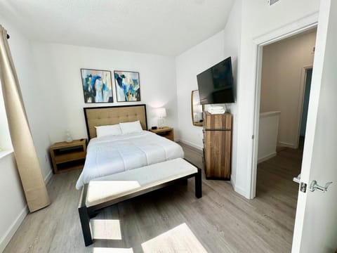 The Fabulous Retreat by Disney House in Loughman