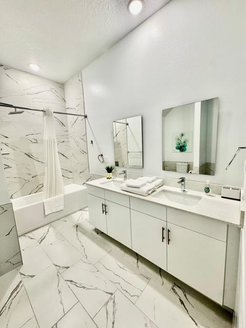 The Fabulous Retreat by Disney House in Loughman