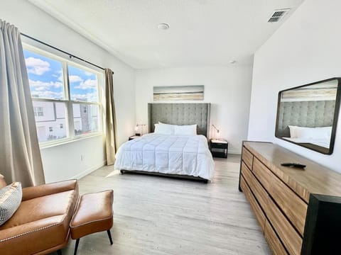 The Fabulous Retreat by Disney House in Loughman