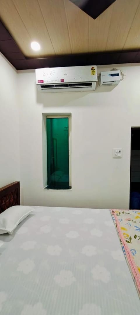 Bedroom, air conditioner