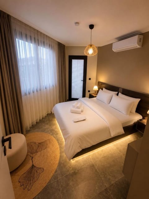 Bed, Photo of the whole room, Bedroom, air conditioner