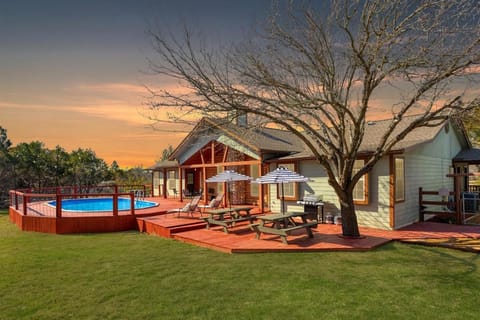 Fitzhugh Lodge - Pool, Poker, Pickleball, Sleeps 16 House in Rio Grande