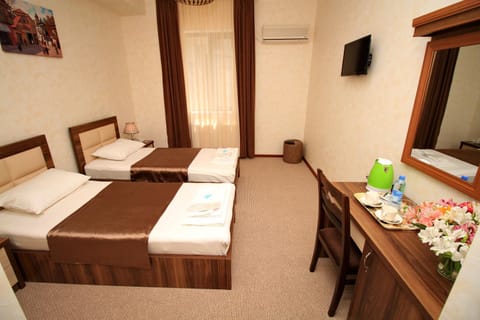 TV and multimedia, Photo of the whole room, Bedroom, air conditioner