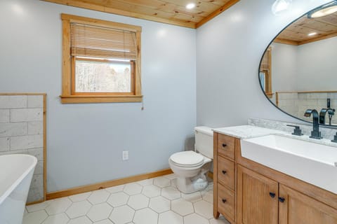 Scenic Getaway, 10 Mi to Snowshoe Mountain and Lake! House in Shenandoah Valley