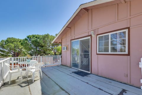 4 Mi to Shore Lake Elsinore Studio with Mtn Views Apartment in Lake Elsinore