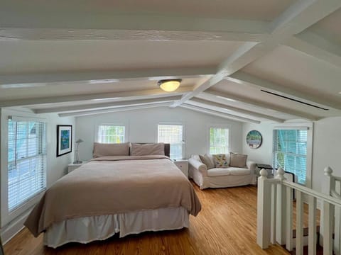 Seaport Serenity Cottage - Quiet and Quaint House in Key West