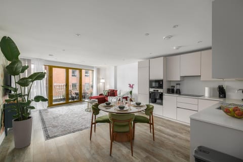 Kitchen or kitchenette, Living room, Food and drinks, Seating area, Dining area, dishwasher, minibar, oven, stove, toaster