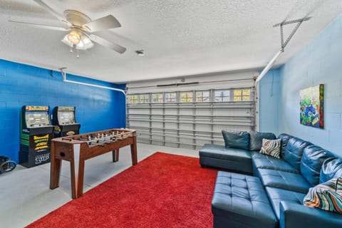 Luxury 6-Bedroom Villa with Private Pool & near Disney House in Four Corners