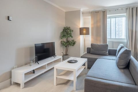 Communal lounge/ TV room, TV and multimedia, Living room, Seating area, Evening entertainment