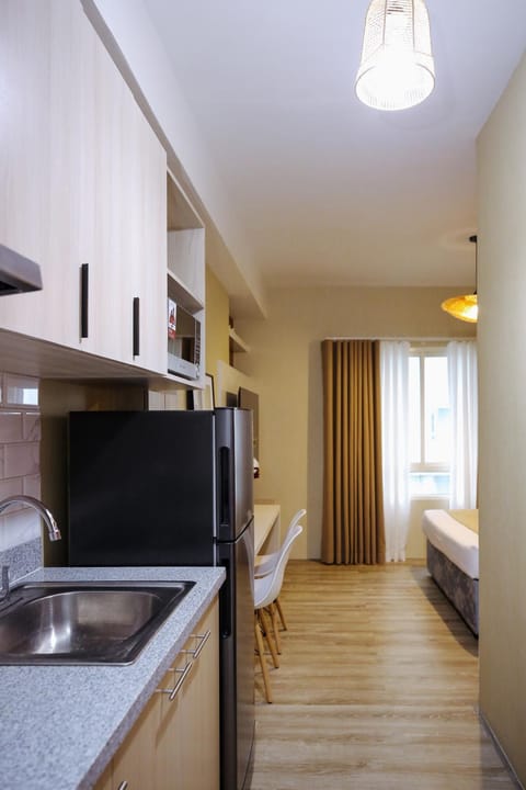 Kitchen or kitchenette, Living room, Seating area, Bedroom, stove