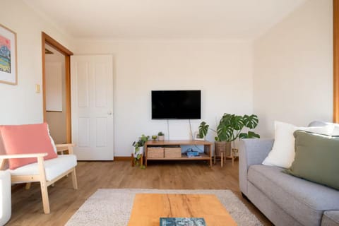 Comfortable Town House Near City House in Launceston