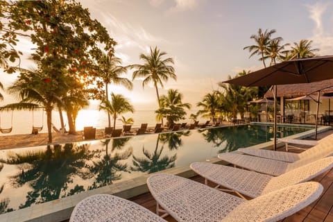 Day, Natural landscape, Pool view, Swimming pool, sunbed
