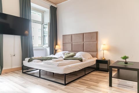 Bed, Seating area, Bedroom, towels