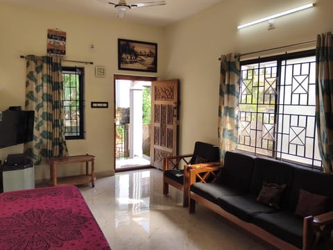 Communal lounge/ TV room, Living room, Seating area