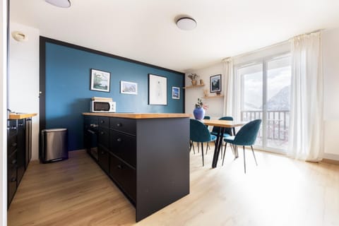 Communal lounge/ TV room, Seating area, Dining area