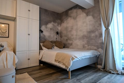Emily's Studio SELF CHECK-IN & PRIVATE PARKING Apartment in Craiova