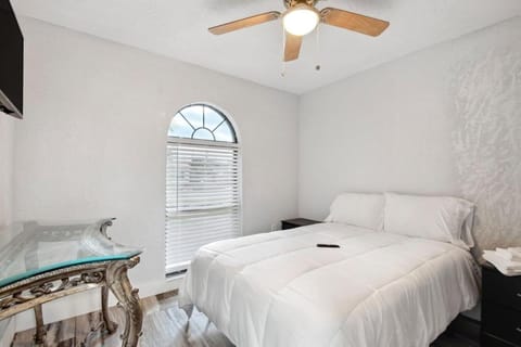 Spacious Palace Style Retreat! Villa in Gulfport