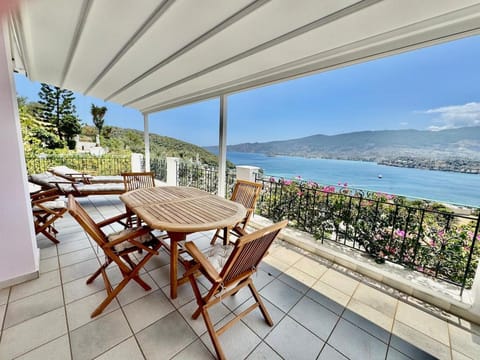 Patio, Natural landscape, Dining area, Sea view