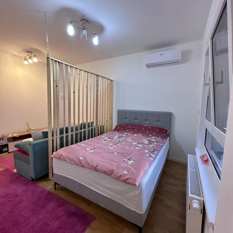 Bed, TV and multimedia, Bedroom, air conditioner