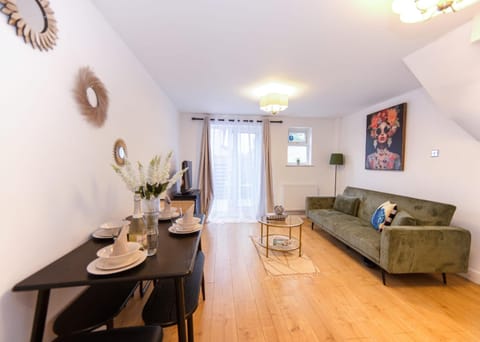 Living room, Seating area, Dining area, heating, heating, internet, internet