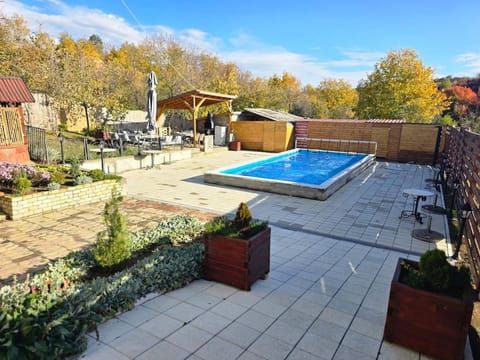 RentiGo Vikendica 11 11 Cardak with Pool BBQ and Nature View House in Novi Sad