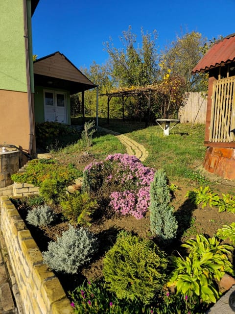 RentiGo Vikendica 11 11 Cardak with Pool BBQ and Nature View House in Novi Sad