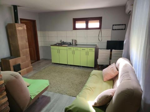 RentiGo Vikendica 11 11 Cardak with Pool BBQ and Nature View House in Novi Sad