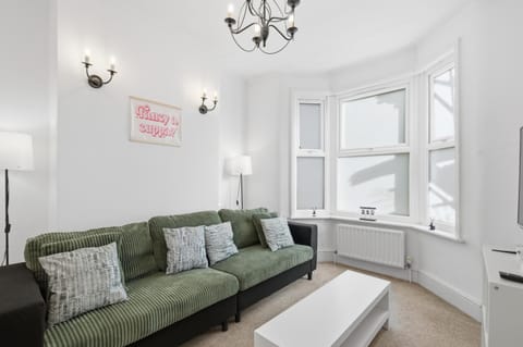 TV and multimedia, Living room, Seating area, internet