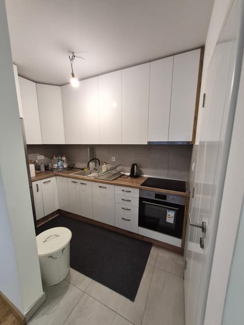 Kitchen or kitchenette, pet friendly, stove
