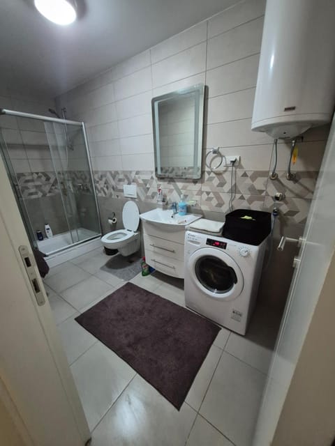 Shower, Bathroom, towels, washing machine