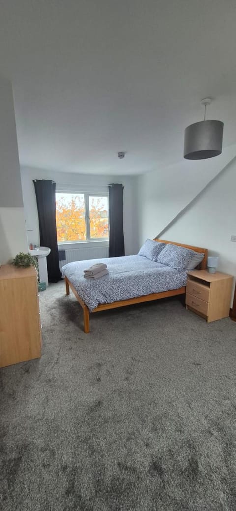 Private Room in Eglantine Avenue in Central Belfast Bed and Breakfast in Belfast