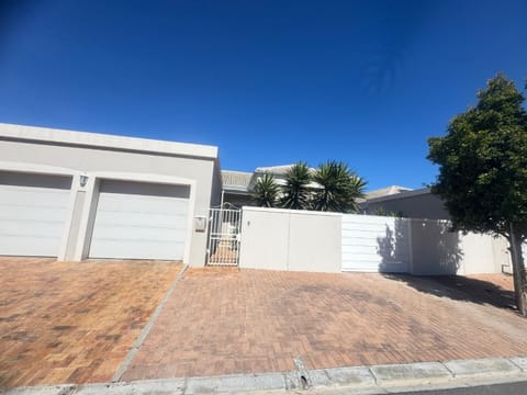 Villa Sunn Bed and Breakfast in Cape Town