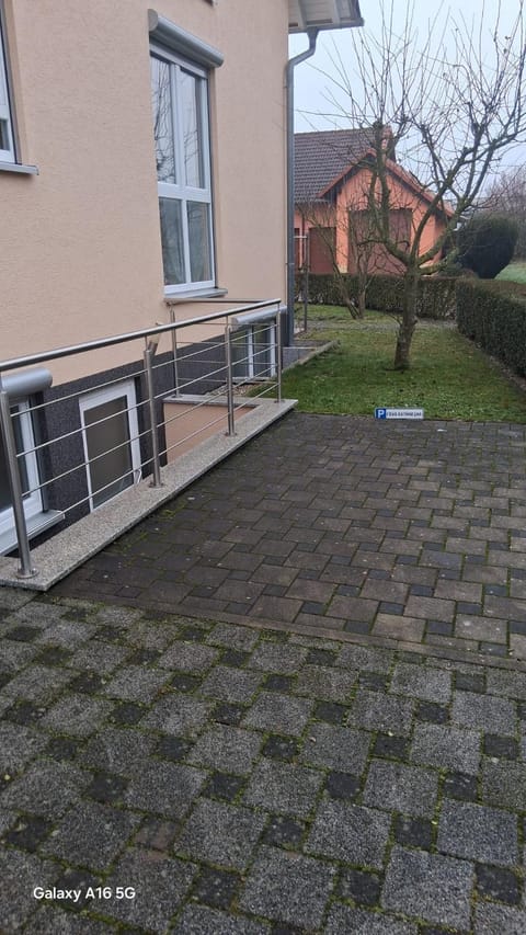 Property building, Facade/entrance, Day, Neighbourhood, Street view, Parking