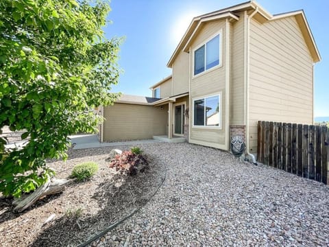 1040 Pond Side House in Fort Carson