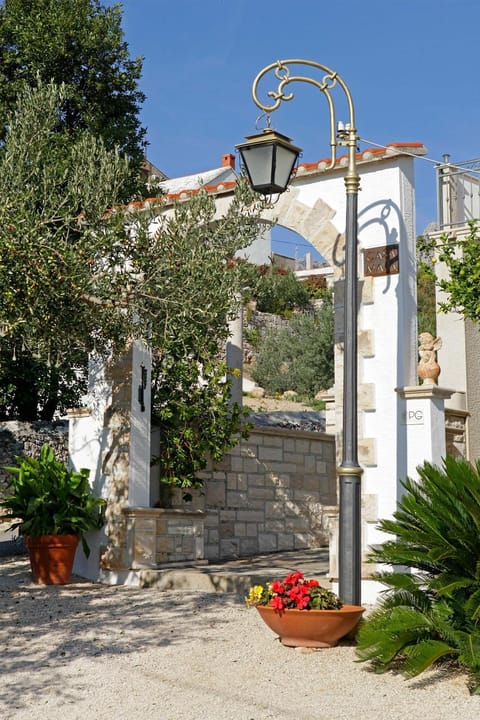 Property building, Facade/entrance