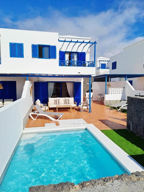Pool view, Swimming pool, sunbed