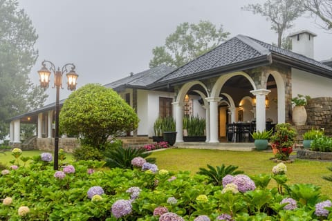 Property building, Day, Natural landscape, Garden, Garden view