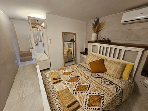 Bed, Bedroom, air conditioner