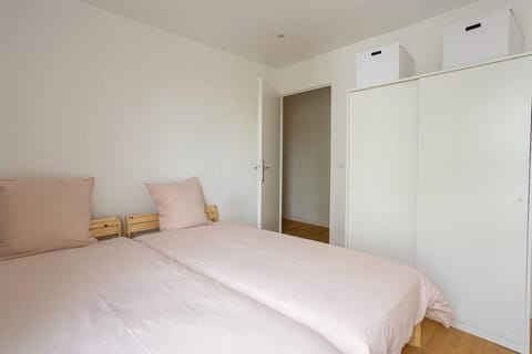 large appartment 2 parking spaces 5mn paris Apartment in Aubervilliers