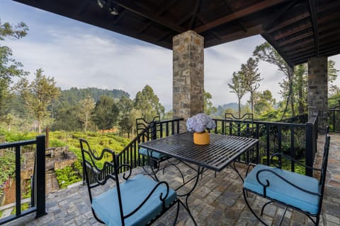 View (from property/room), Balcony/Terrace, Mountain view