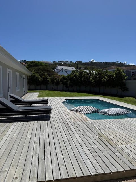 Garden, Swimming pool