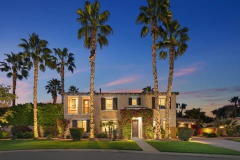 Lux Coachella Oasis Pool Gym Bar and Golf Green House in La Quinta