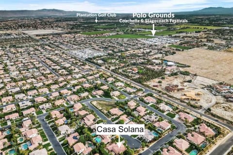 Lux Coachella Oasis Pool Gym Bar and Golf Green House in La Quinta