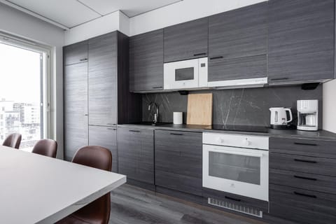 Coffee/tea facilities, Kitchen or kitchenette, oven, stove, toaster