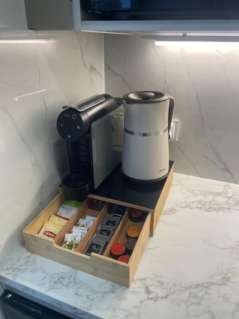 Coffee/tea facilities, Kitchen or kitchenette, Food and drinks, minibar