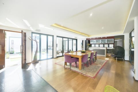 On Golf Estate Sea & Mountain Views Design Winner Villa in Hermanus