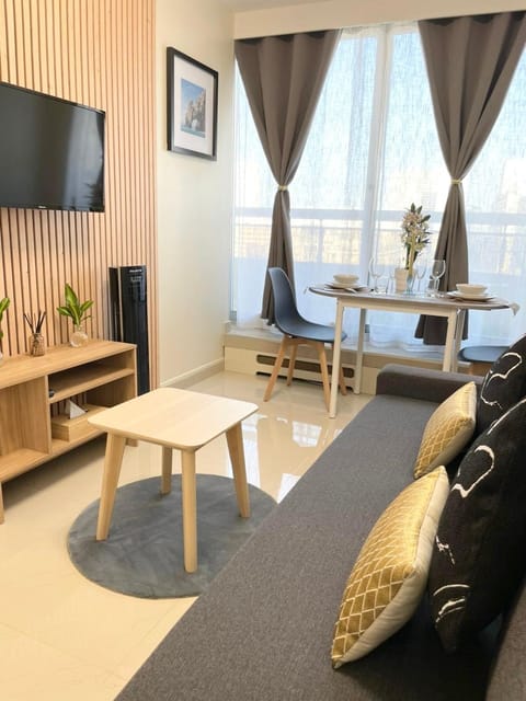 Communal lounge/ TV room, TV and multimedia, Living room, Seating area, Dining area