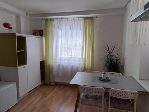 Dining area, kitchen