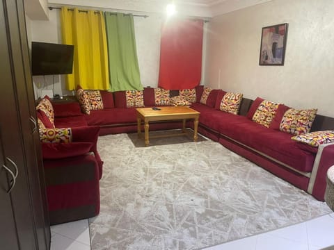 TV and multimedia, Living room, Seating area, Evening entertainment